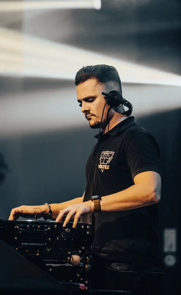 VOLTEZ EVENTS - DJ & Prestataire Audiovisuel à Lyon